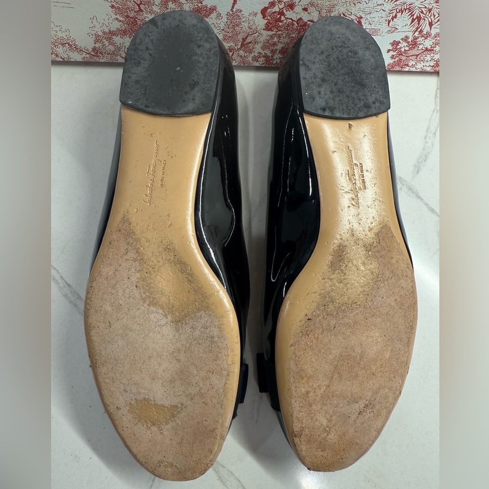 Salvatore Ferragamo Varina Black Patent Leather Ballet Flats, Size 8.5 - Picture 6 of 7